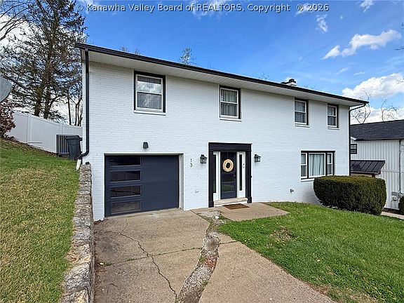 3rd image of 13 Elwood Dr