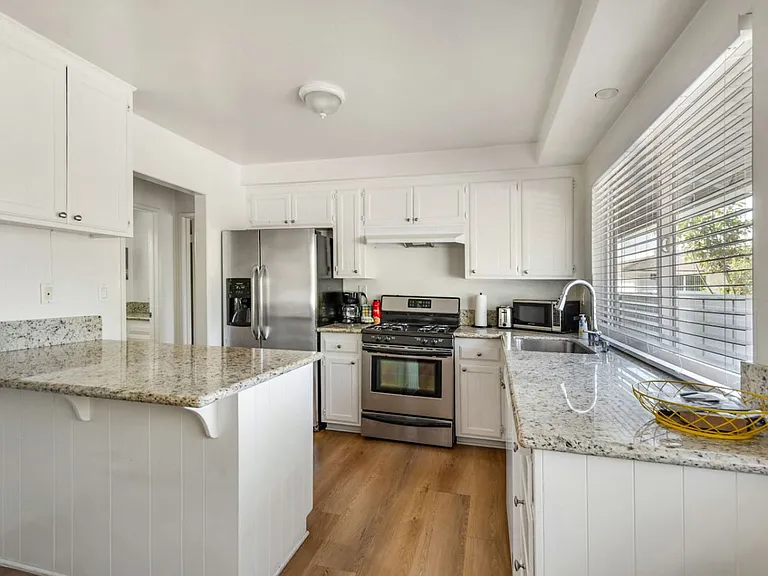 418 Nobel Ave #D — Photo 14