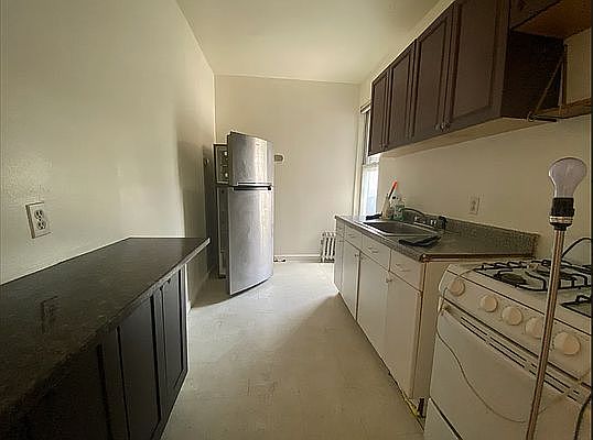 3rd image of 2814 41st Ave #2