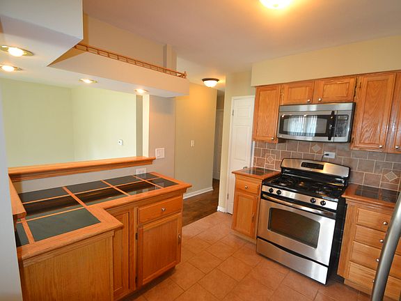 5th image of 3926 Fargo Ave