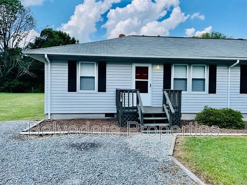2 bed, 1.0 bath, 700 sqft, $1,200 — Photo 1