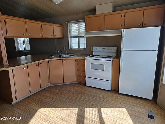 3rd image of 4867 E BEVERS Street