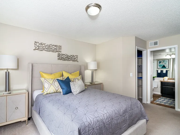 Bedroom with En Suite Bathroom