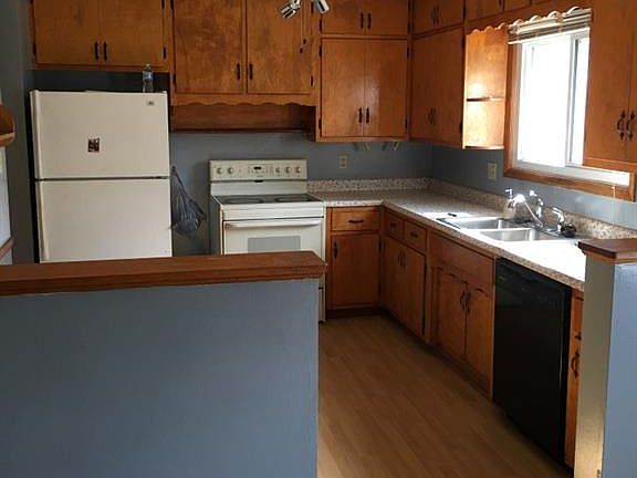 5th image of 327 E Dixie Dr