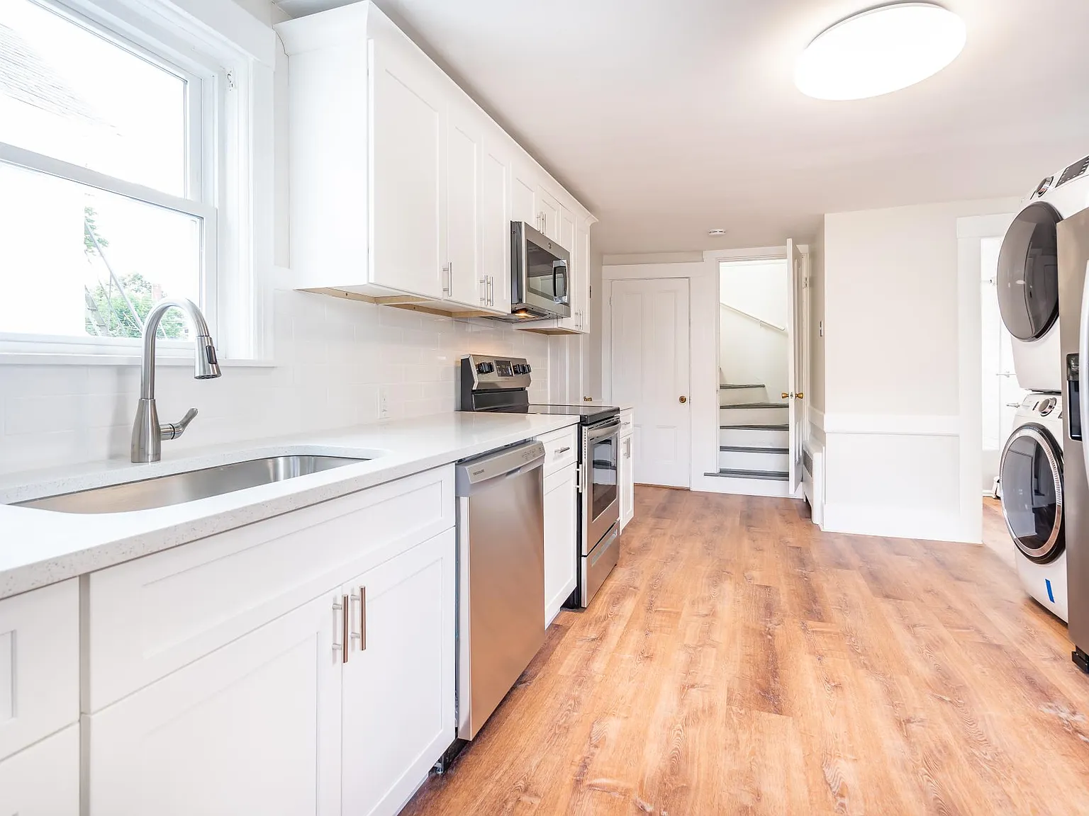 4 bed, 1.5 bath, 1600 sqft, $3,400 — Photo 3