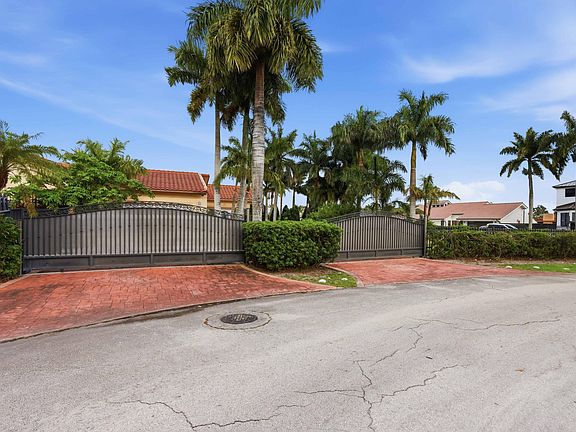 5th image of 7445 N Augusta Drive