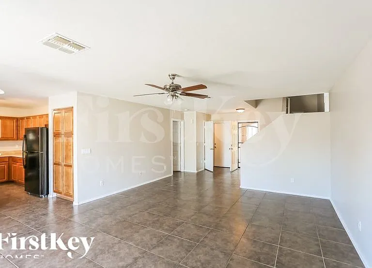 1023 S 226th Dr — Photo 2