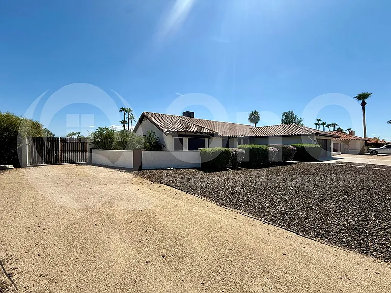4341 E Betty Elyse Ln — Photo 2