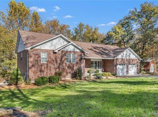 16 York Ln, Villa Ridge, MO 63089
