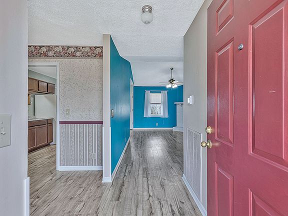 4th image of 208 Montwood Ct