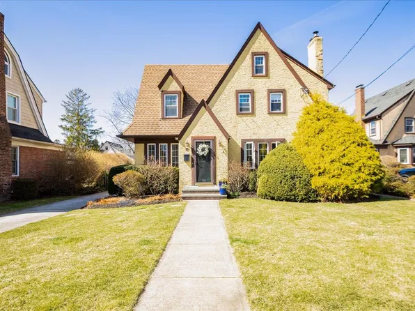 38 Stevens Avenue, West Hempstead, NY 11552