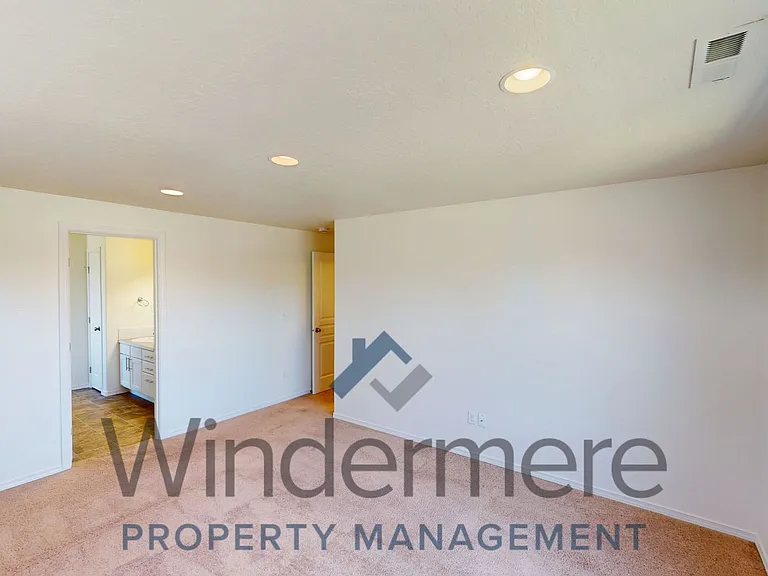 229 Kokanee Dr — Photo 12