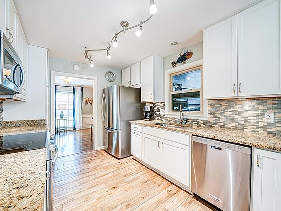 3rd image of 6975 Corsica Dr