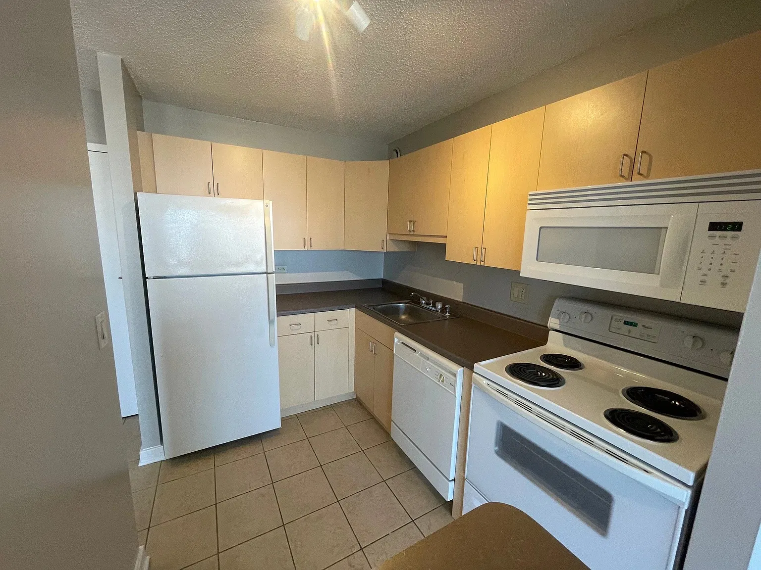 Studio, 1.0 bath, 555 sqft, $1,977 — Photo 2