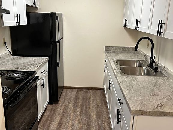 2nd image of 1447 Parkview Ter #25
