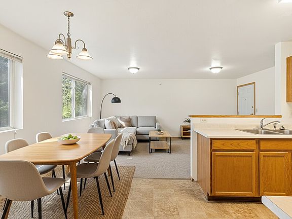 2nd image of 2123 W College St #206