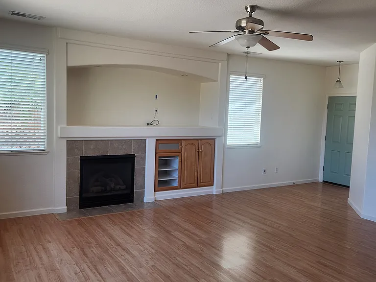 9520 Happy Canyon Dr — Photo 3