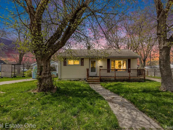 1821 20th St, Port Huron, MI 48060