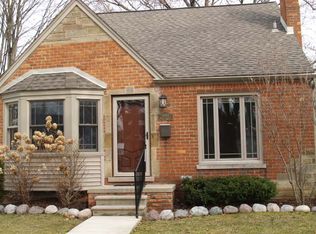 10854 Hart Ave, Huntington Woods, MI 48070