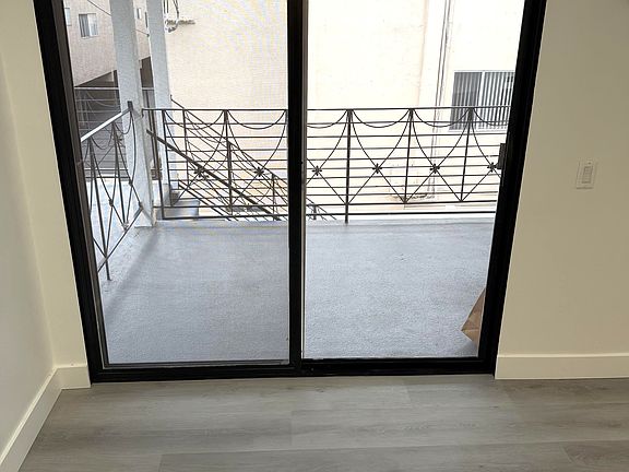 4th image of 432 Palm Dr #6