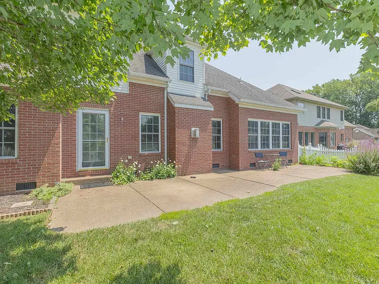 4595 Prescot Dr — Photo 32