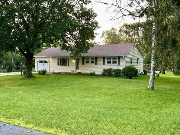 W9574 Blue Jay Way, Cambridge, WI 53523