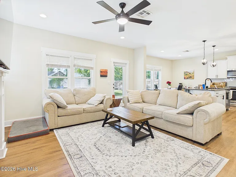 460 Clark St — Photo 15