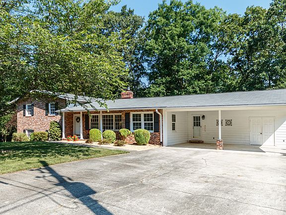 3rd image of 2108 W Marilyn Cir