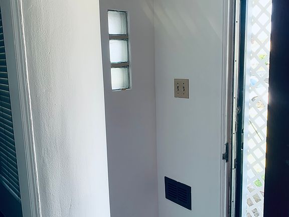 Foyer entrance -secured mailbox