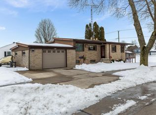 2505 S 8th St, Manitowoc, WI 54220