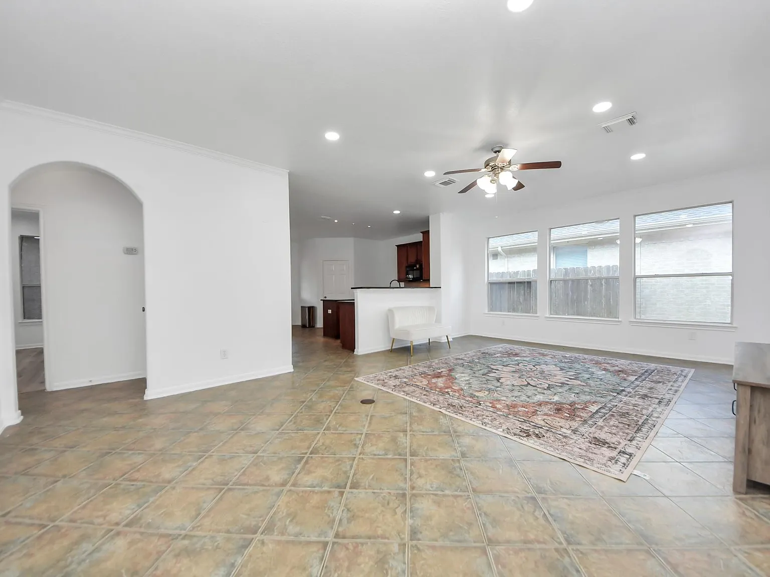 3 bed, 2.0 bath, 1480 sqft, $2,200 — Photo 3