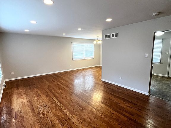 2nd image of 22658 Lakeshore Dr