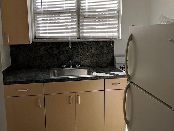 5th image of 1012 8th St #15