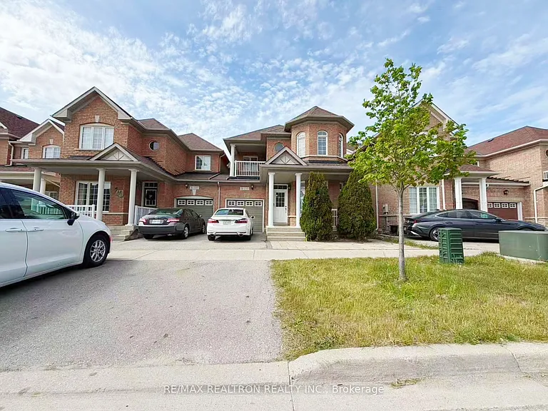210 Old Colony Rd — Photo 1
