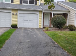 27 Walnut Cir, Webster, NY 14580