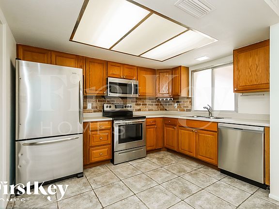 5th image of 2047 E Ellis Dr