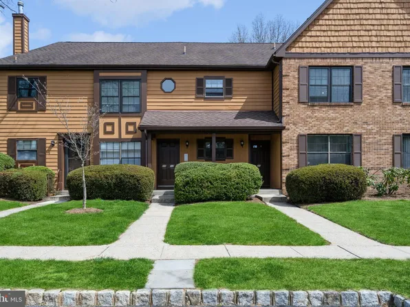 32 Adele Ct, Lawrence Township, NJ 08648