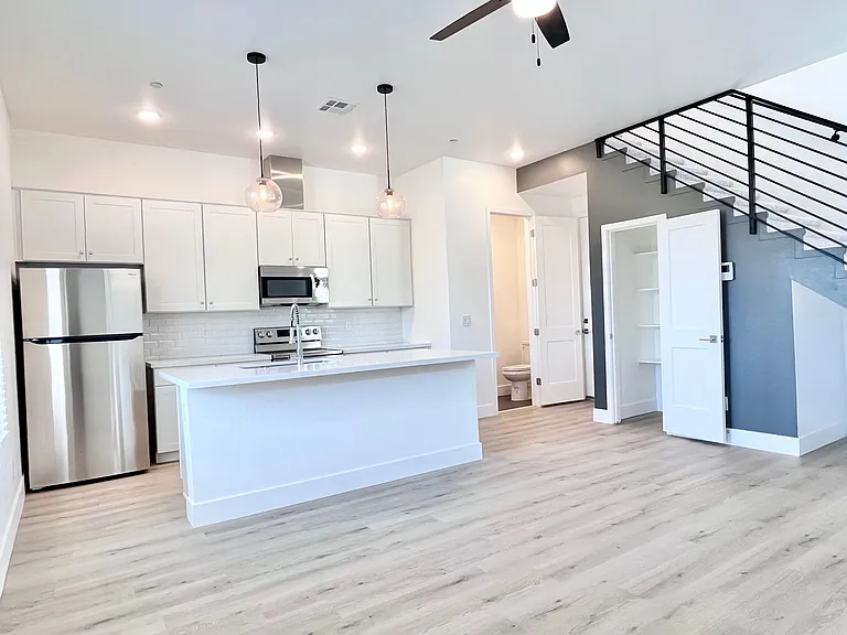 1247 E Colter St #11 — Photo 10