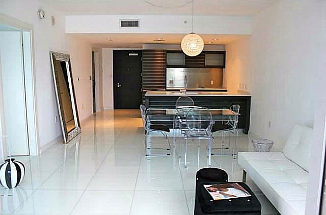 2nd image of 200 Biscayne Blvd Unit 4111