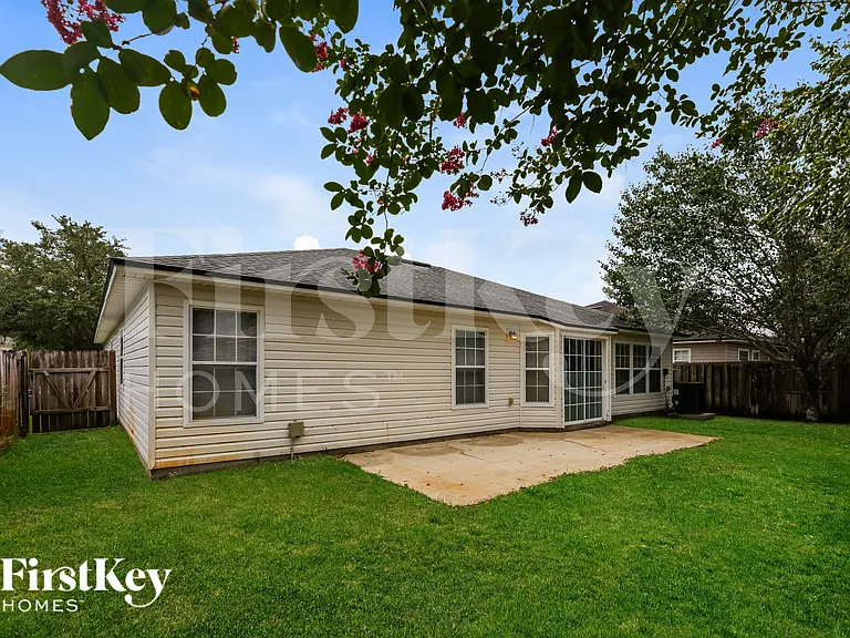 1437 Heather Ct — Photo 15