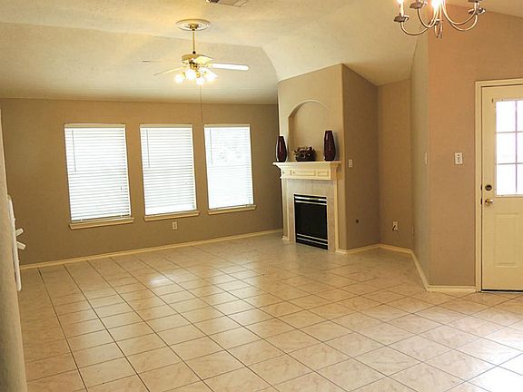 4th image of 614 Canyon Crest Dr