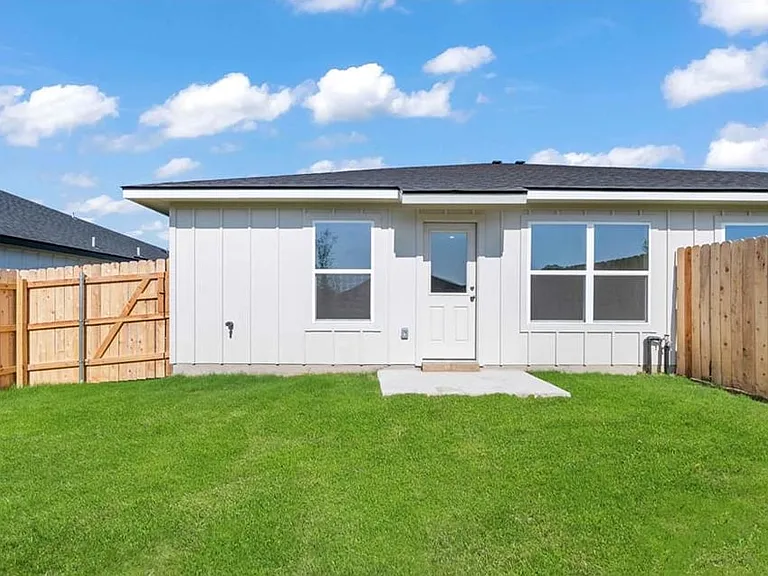 906 Switchgrass Dr #A — Photo 2