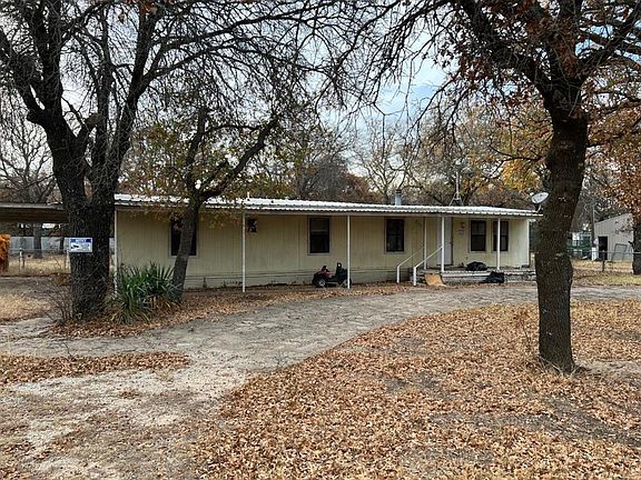 2nd image of 810 Greenbriar Dr