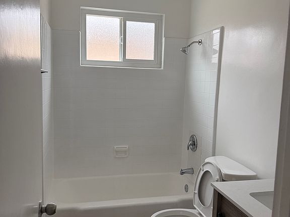 4th image of 640 Hill St