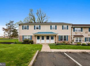 4 Derry Dr, North Wales, PA 19454
