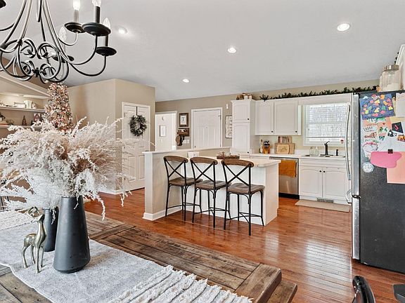 3rd image of 1821 Vista Cir