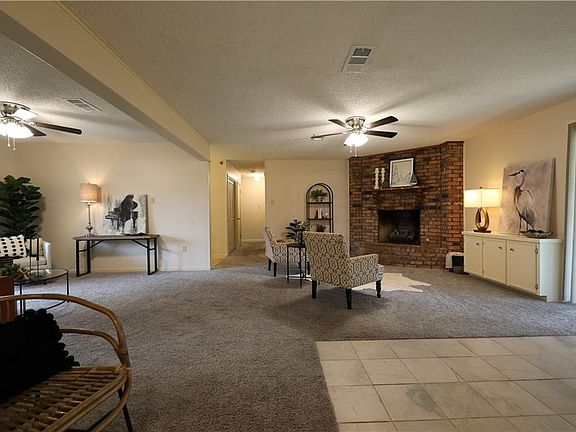 4th image of 3925 Lexington Dr