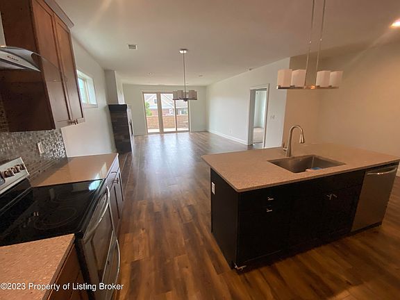 3rd image of 406 Long Dr