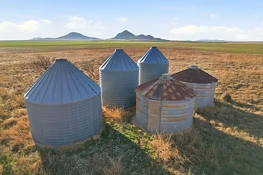 2nd image of 21840 E 1550th Rd