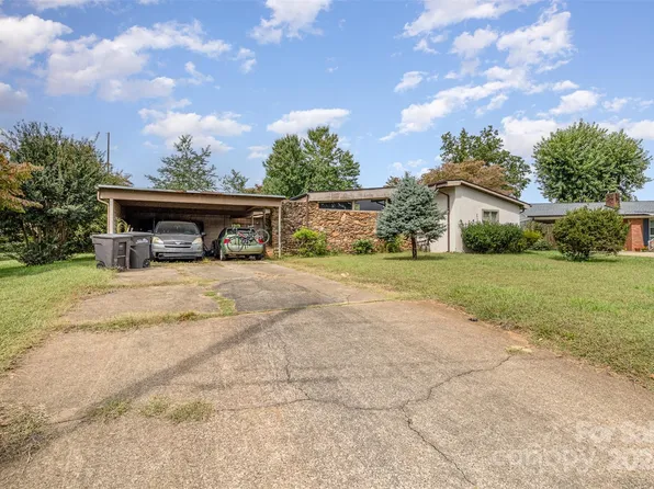 913 Thomas St, Statesville, NC 28677